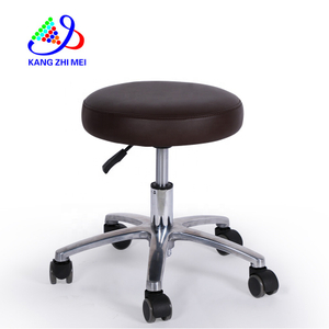 Chaise de tabouret de technicien de pédicure roulante hydraulique réglable de meubles de salon de beauté de Kangmei avec des roues